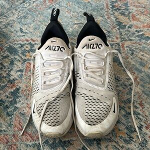 black and white nike air max 270